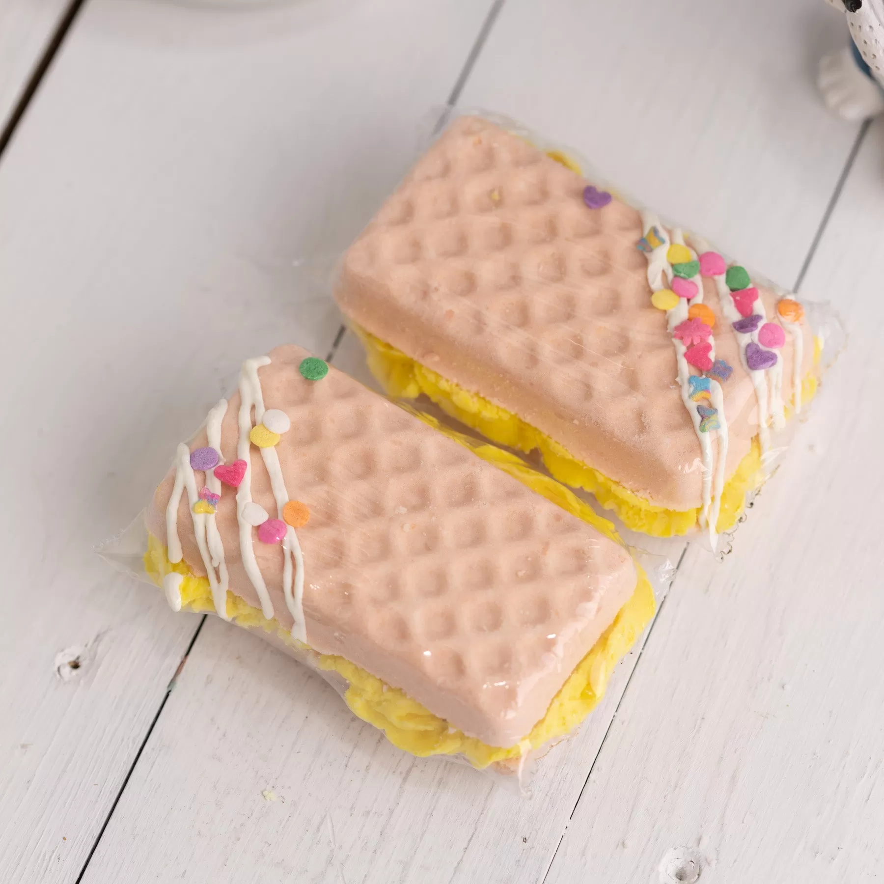 Brightside Ice Cream Sammie Bath Bomb   Bubble Frosting