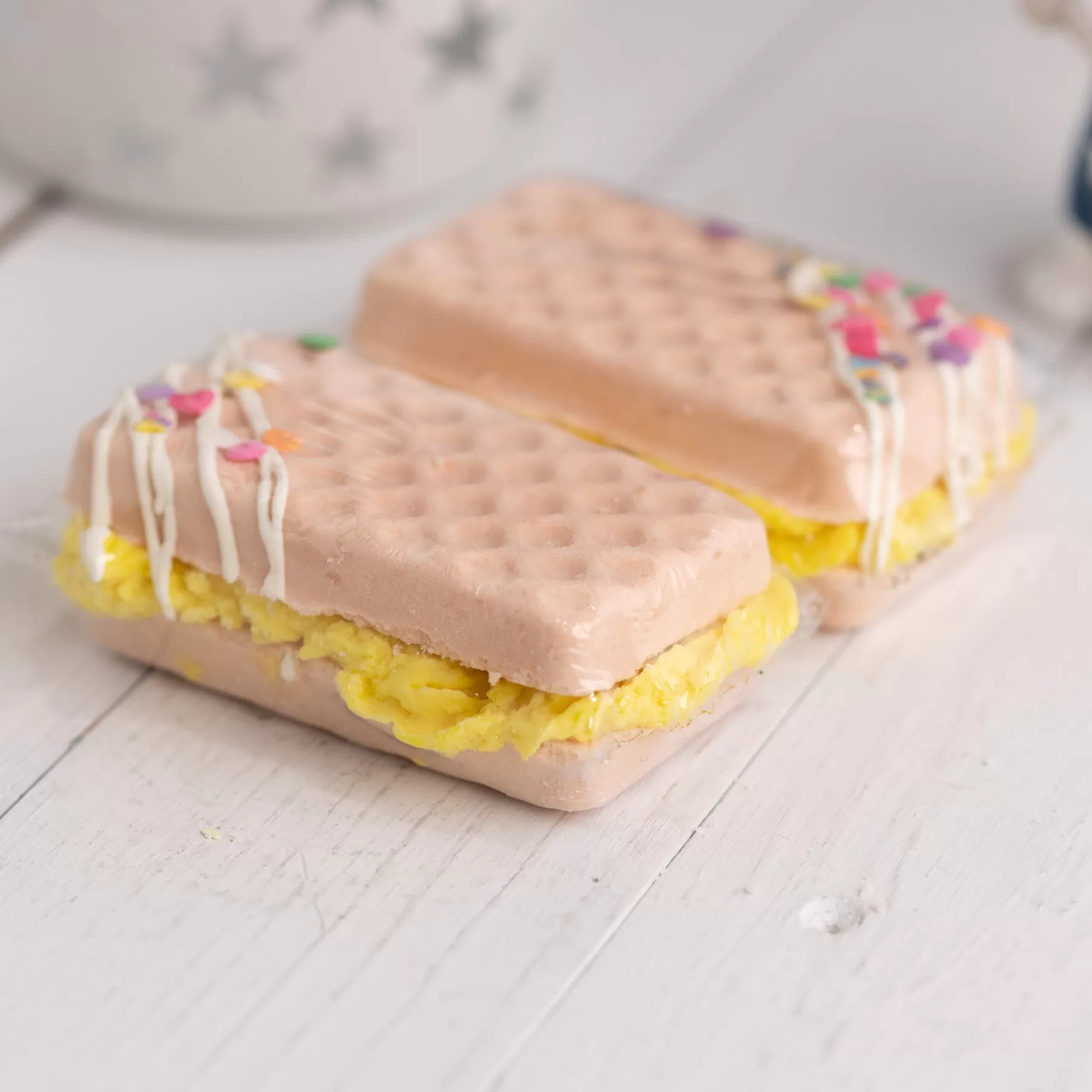 Brightside Ice Cream Sammie Bath Bomb   Bubble Frosting