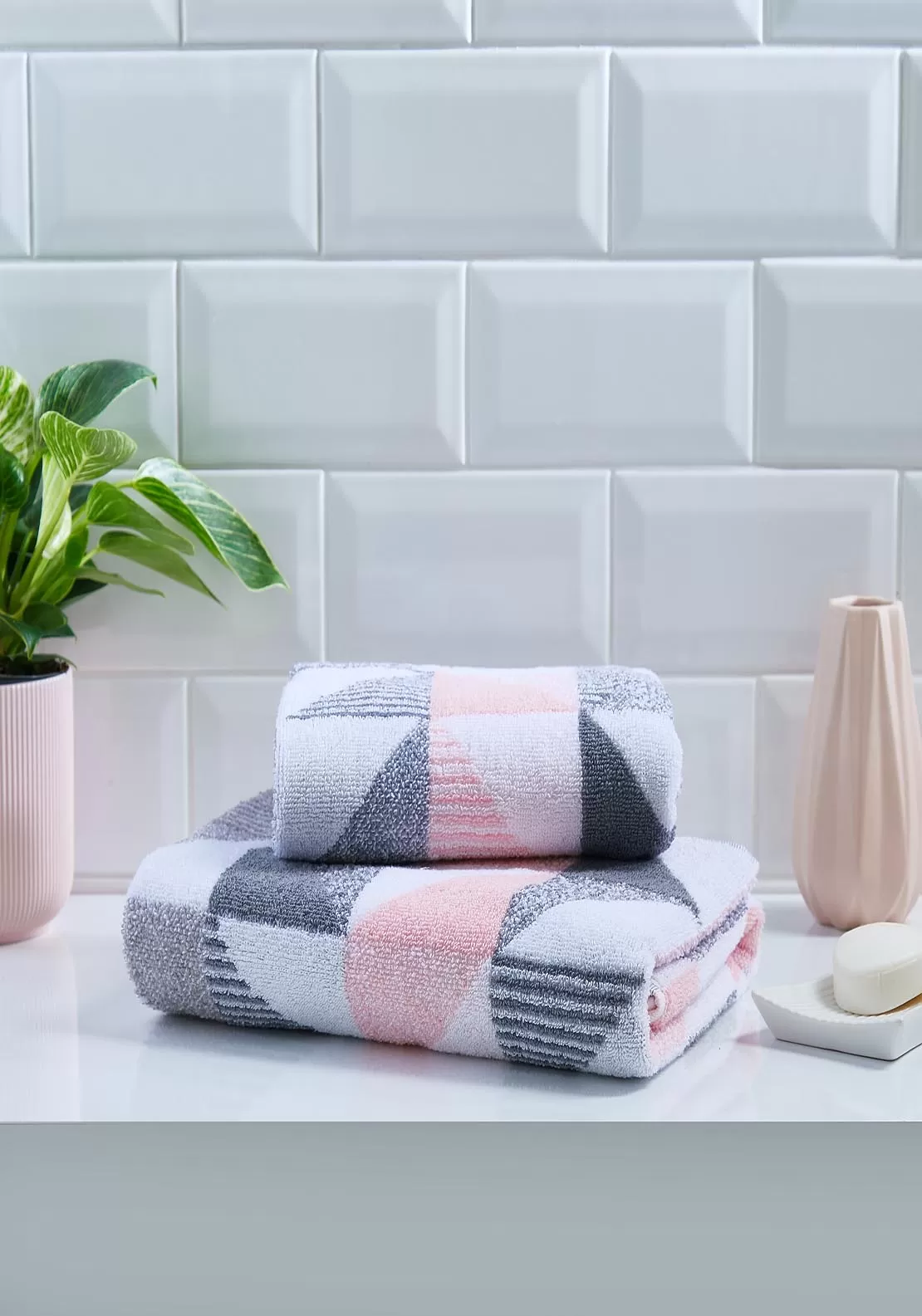 Hendra Bath Towel - Pink & Grey