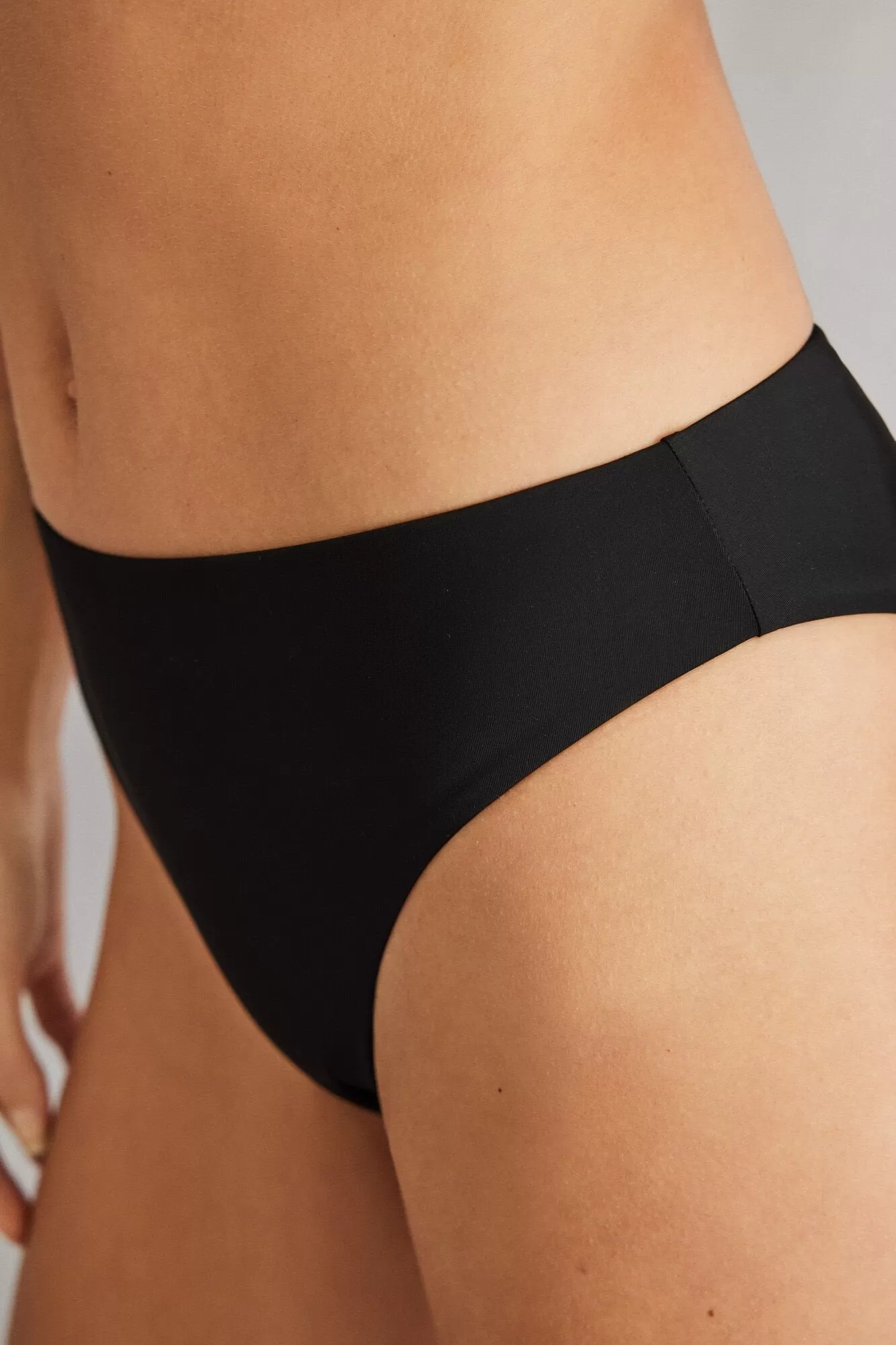 High Bikini Bottoms - Black